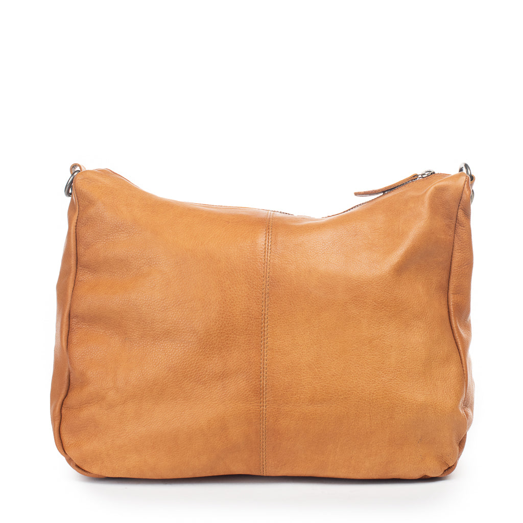 Poppy Bag in tan leather, designed as a relaxed over the shoulder bag with a spacious base and stylish look.