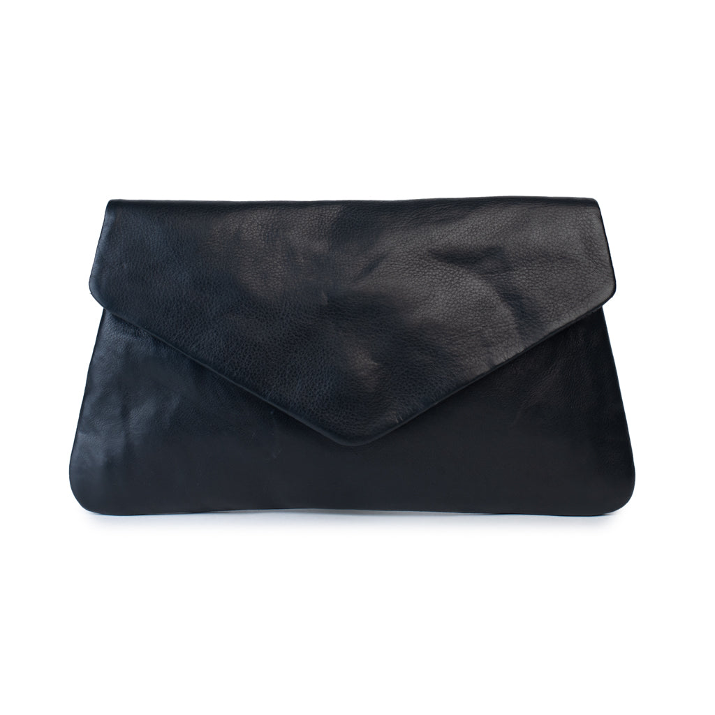 Stylish black leather purse designed for summer nights, featuring a sleek envelope shape and soft texture.